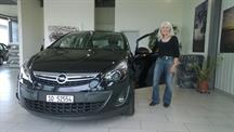 Verena Latscha aus Solothurn mit ihrem Opel Corsa